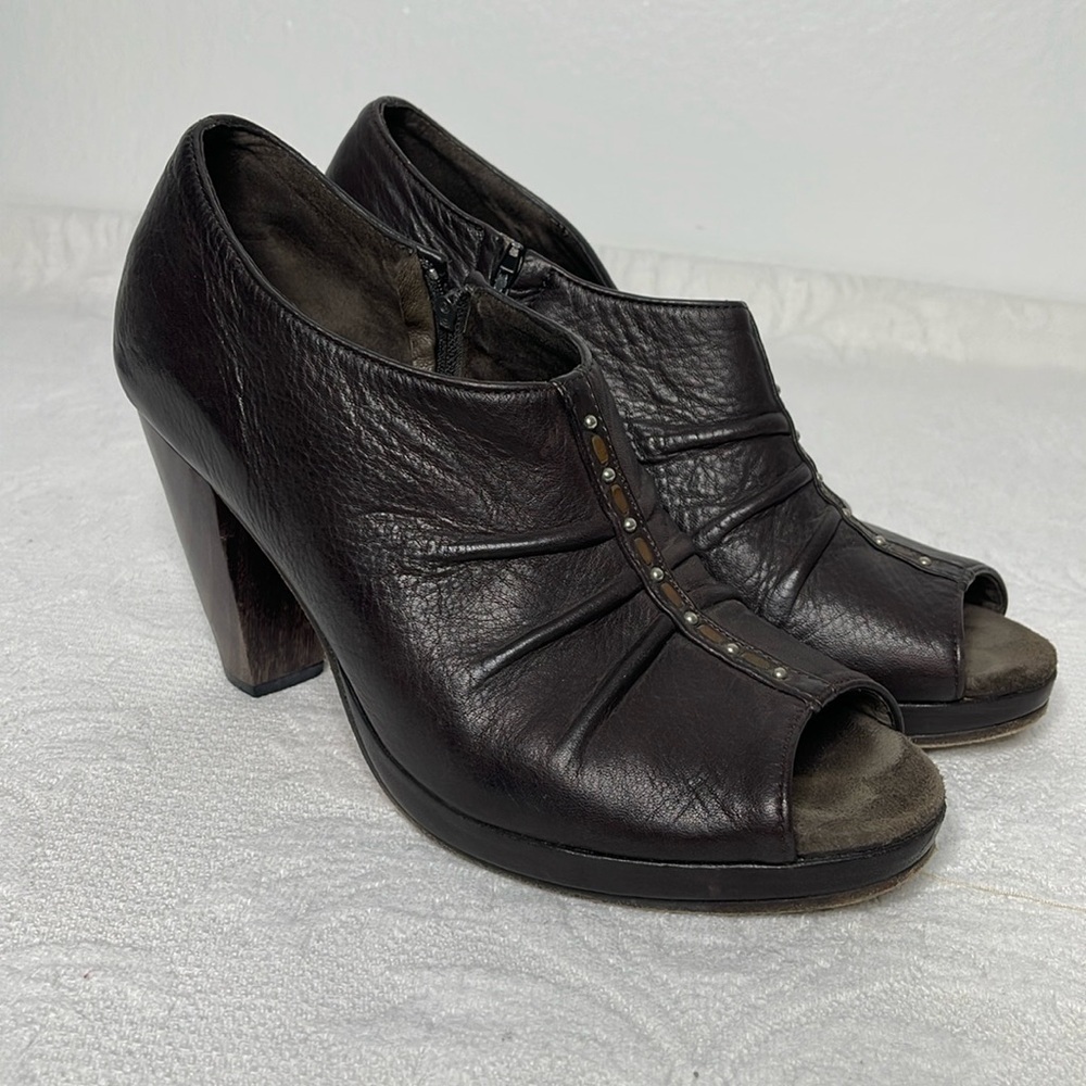 Calleen Cordero Brown Leather Peep Toe Studded Zip Booties Size Us 75